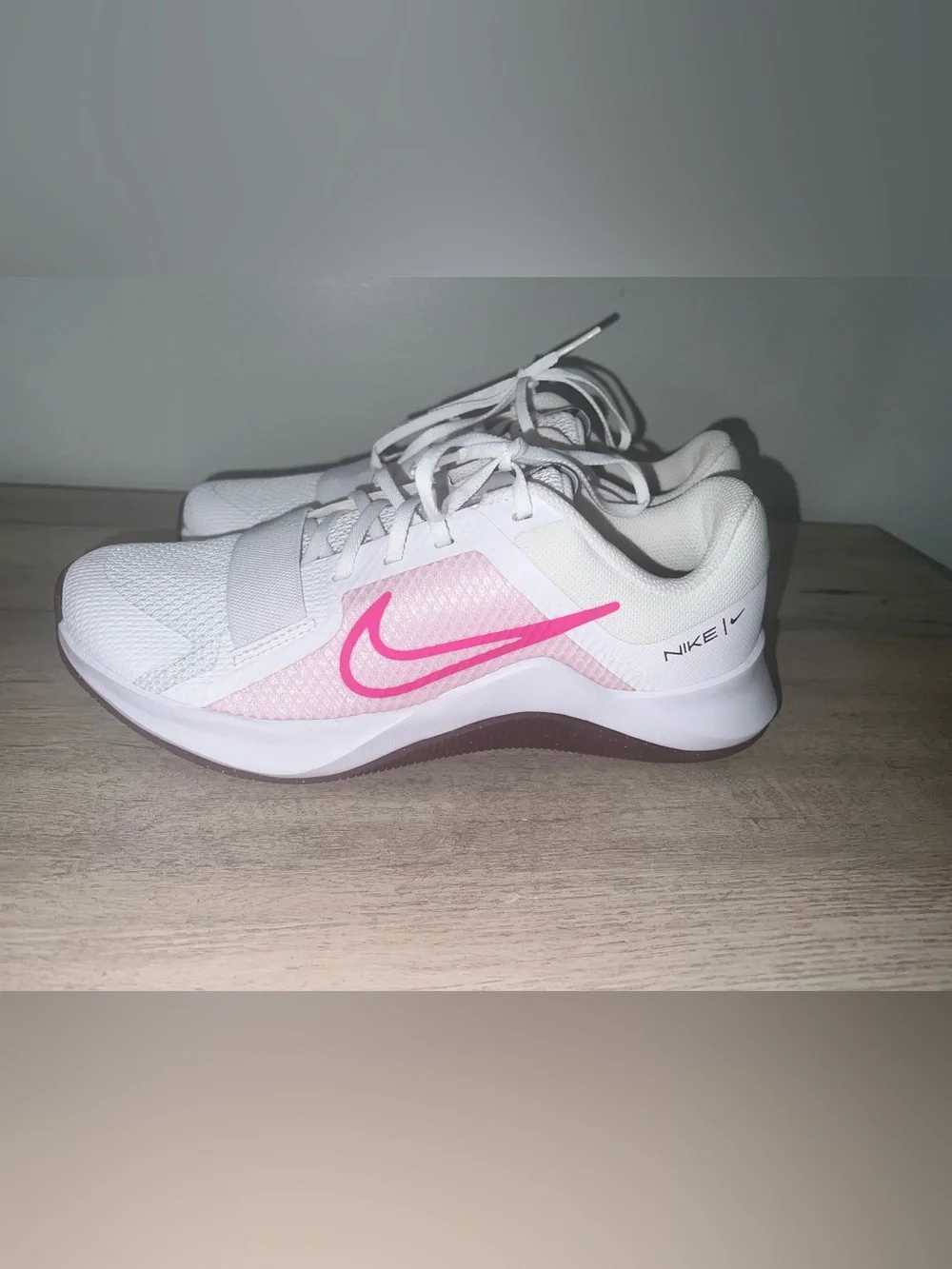 Nike Women's MC Trainer 2 White & Pink Training Sneakers~ Size 7.5 Worn 1x